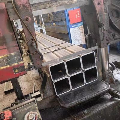 API 인증 Q235 탄소 정사각형 튜브 직사각형 홀로 스틸 파이프 25x50 50x50mm 이론 무게에 의해 청구서를 작성하기 위해